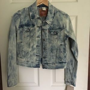 Women’s Levi ‘s trucker jean jacket